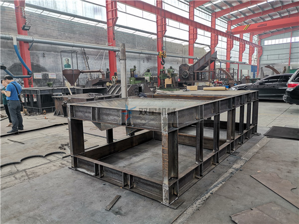<a href='http://www.hongshengxx.cn/psxl/4.html' target='_blank'><span>廢鋼破碎機(jī)</span></a>設(shè)備客戶現(xiàn)場考察