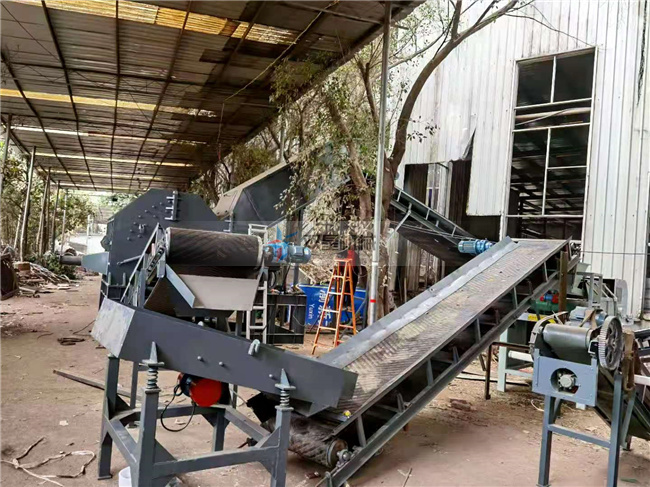 鋁型材破碎機上?？蛻粼O備現(xiàn)場實拍