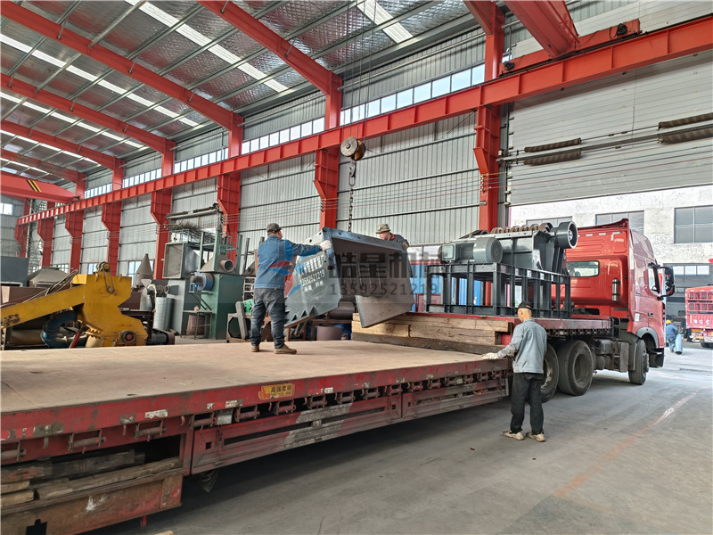 <a href='http://www.hongshengxx.cn' target='_blank'><span>鋁合金破碎機(jī)</span></a>設(shè)備1600型發(fā)往四川客戶