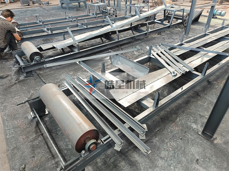 <a href='http://www.hongshengxx.cn' target='_blank'><span>鋁合金破碎機</span></a><a href='http://www.hongshengxx.cn/psxl/1279.html' target='_blank'><span>廢鋁破碎</span></a>分選設(shè)備輸送帶設(shè)備生產(chǎn)現(xiàn)場